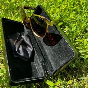 Cat Eye Sunglasses 😎 with gold rimmed